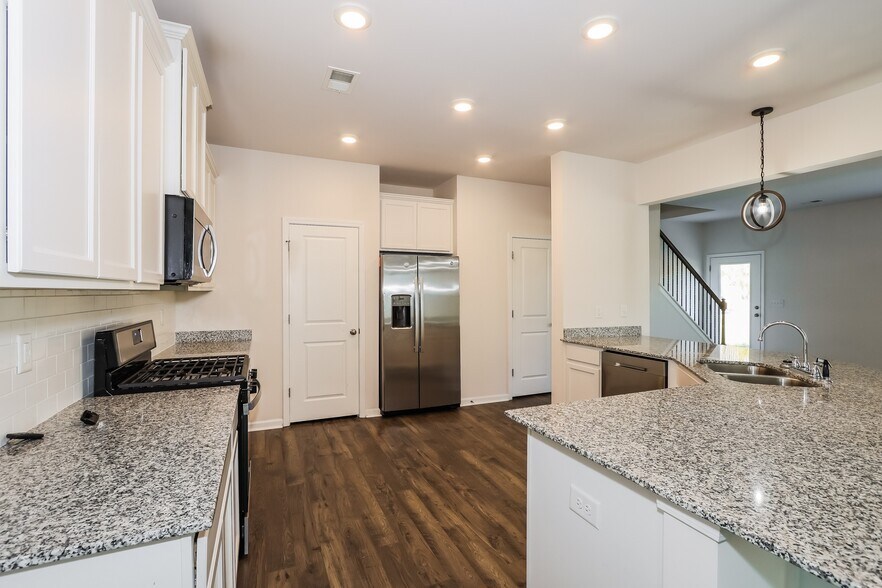 Building Photo - 875 Delta Ln