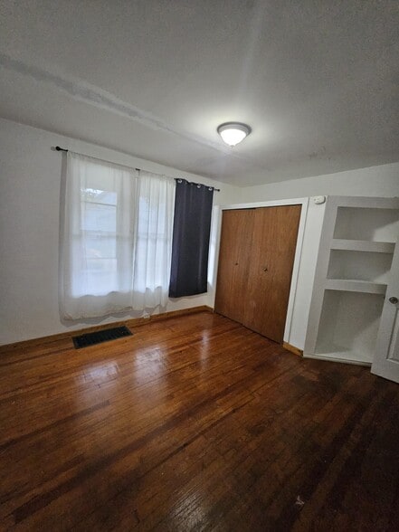 Building Photo - 3209 Saratoga Ave