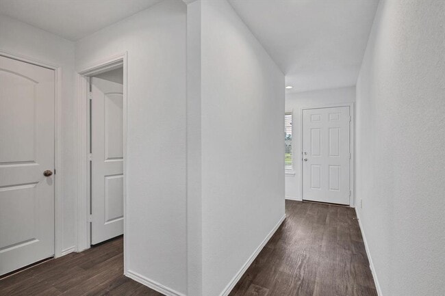Building Photo - 2439 Moraine Vly Dr