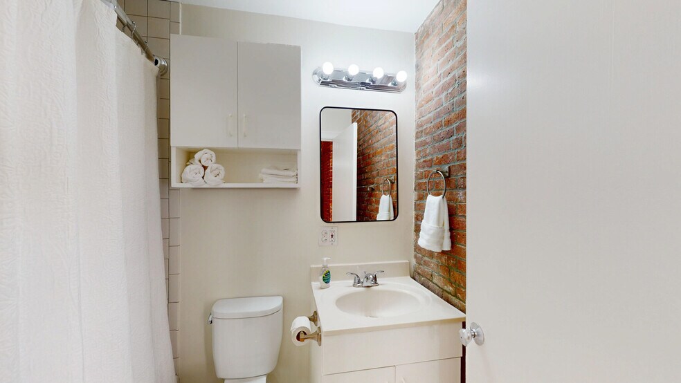 Building Photo - 9 Austin St
