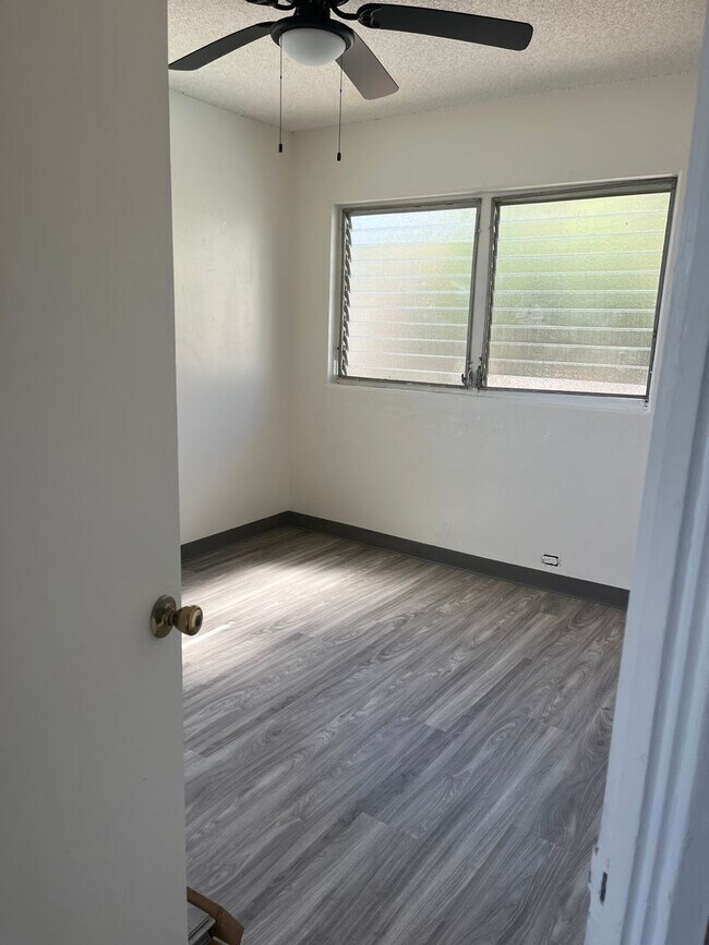 Building Photo - Corner 1 bedroom unit