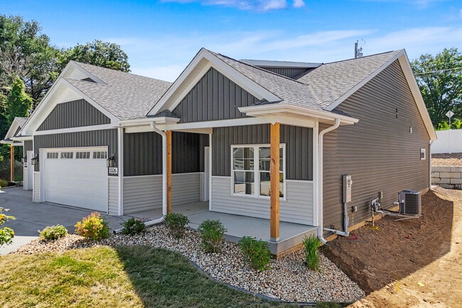 Building Photo - 1326 Heights Ct