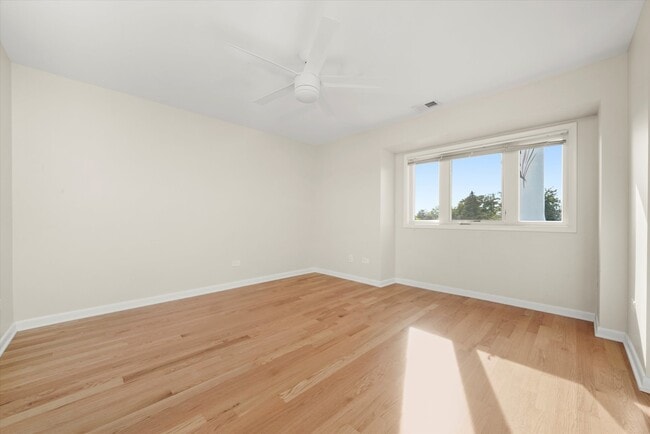 Building Photo - 6837 W 95th St