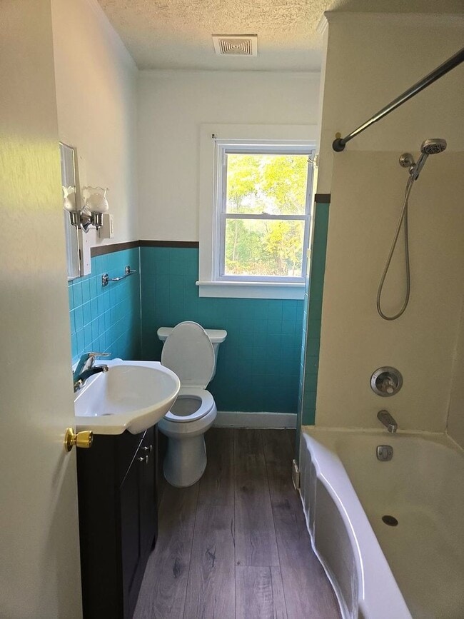 Building Photo - Cozy 2 bed/1 bath single-family home