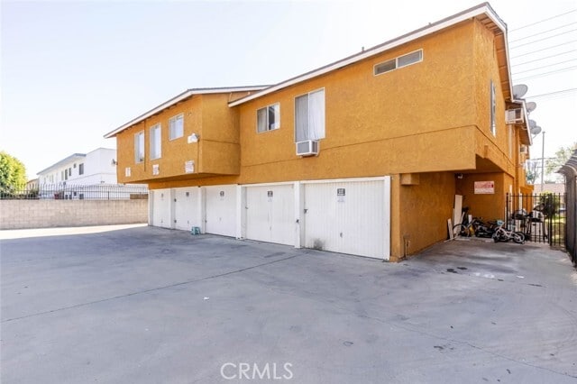 Building Photo - 13015 Vanowen St