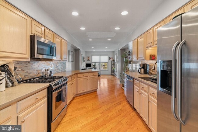 Building Photo - 37 White Pine Ct