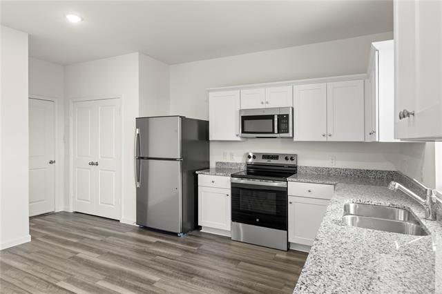 Building Photo - 5919 Sahara Dr