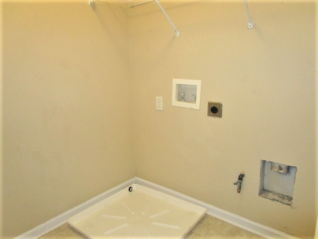 Building Photo - 2420 Queensboro Ln