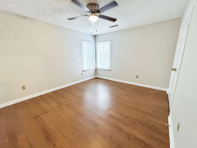 Building Photo - Modern 3BR/2.5BA Home in Prime Acworth!