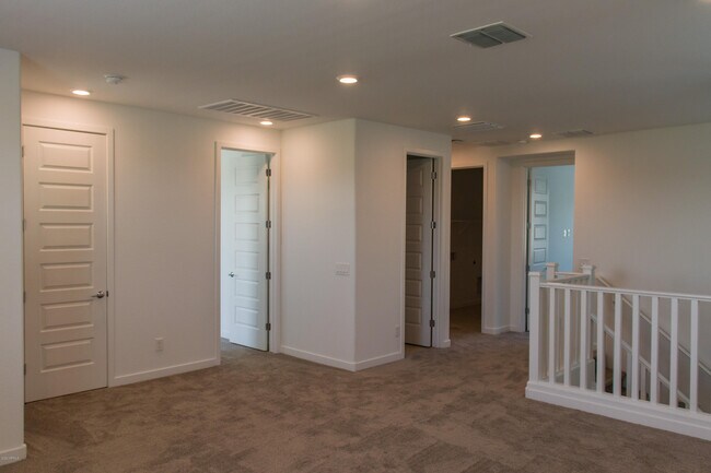 Building Photo - 1106 E Weatherby Way