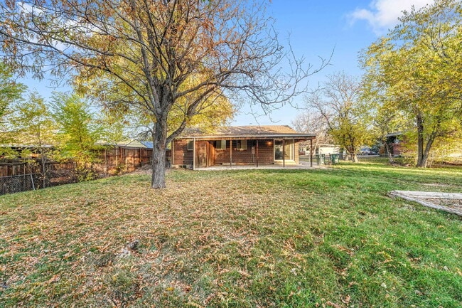 Building Photo - $2,495.00, 3-bedroom, 2 bathroom home in C...