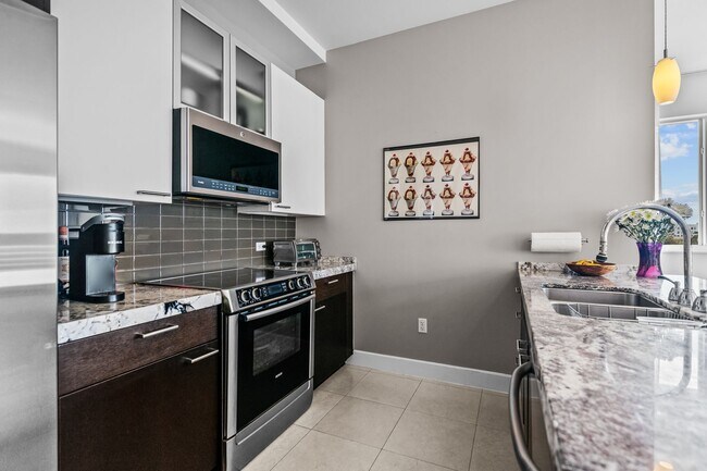 Building Photo - Monthly rental for Season , ( min 4 months)