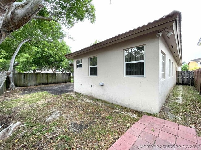 Building Photo - 17717 SW 135th Ct