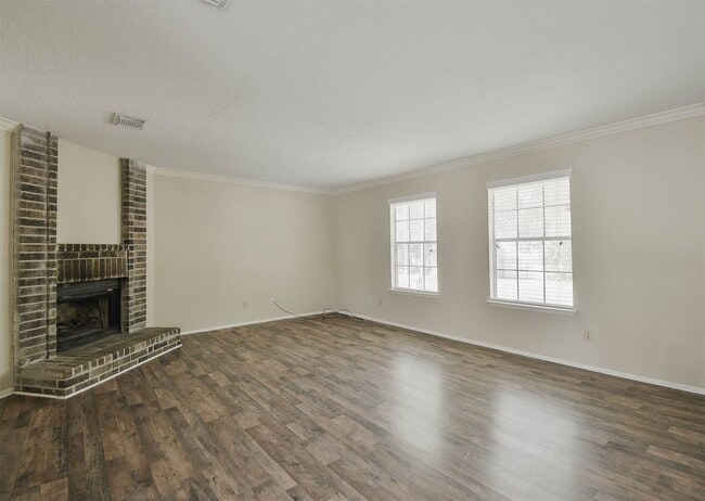 Building Photo - 2915 Valley Rose Dr