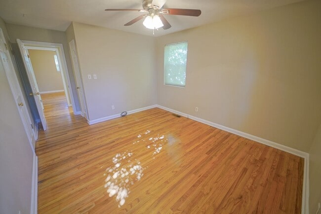 Building Photo - Cozy 3/2 Single Family Home