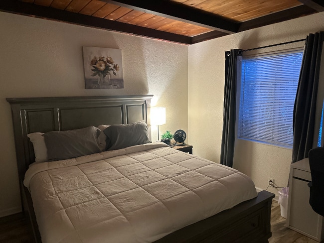 Building Photo - 434 Riverdale Dr