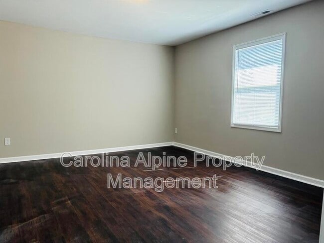 Building Photo - 317 N Dilling St