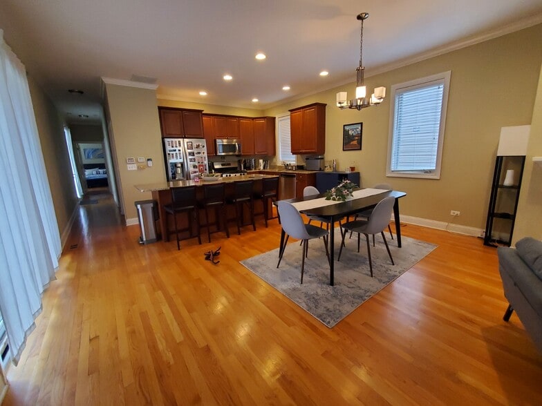 Dining Room/Kitchen - 2531 W Moffat St