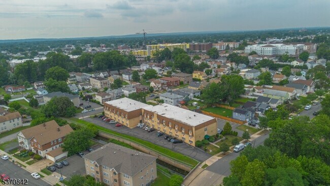 Building Photo - 300 W Munsell Ave