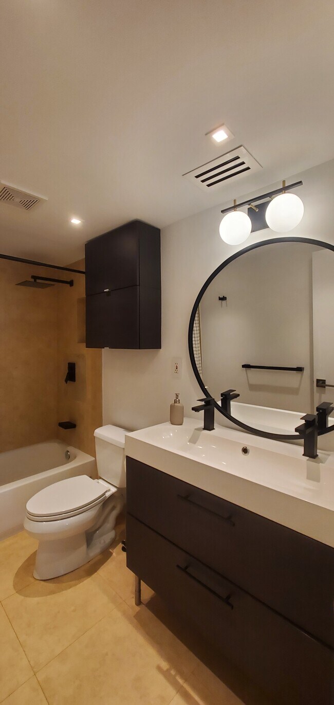 Building Photo - 18901 NE 14th Ave