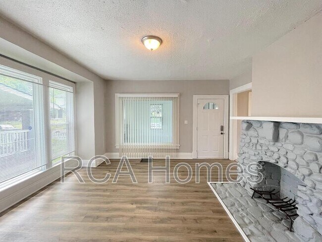 Building Photo - 433 N Bradley Ave