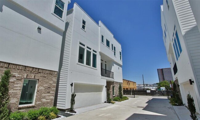 Building Photo - 5903 Val Verde St