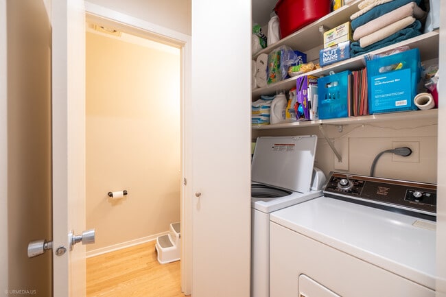 Building Photo - 1829 N Dayton St