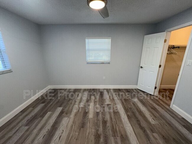 Building Photo - 1610 SE 25th St