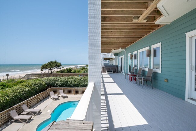 Building Photo - RENT MONTHLY THIS AMAZING HOME THIS OFF-SEASON