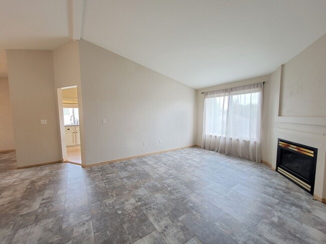 Building Photo - Horn Rapids Home with Bonus Room, Deck, an...