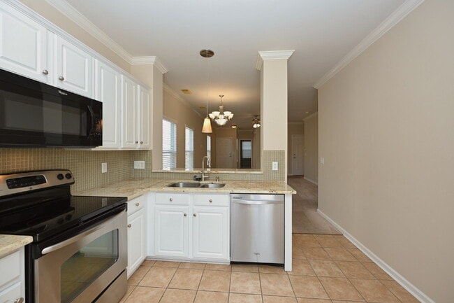 Building Photo - 2 BR Harbor Village Condo