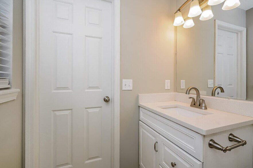 Building Photo - 7429 Carnation Ln