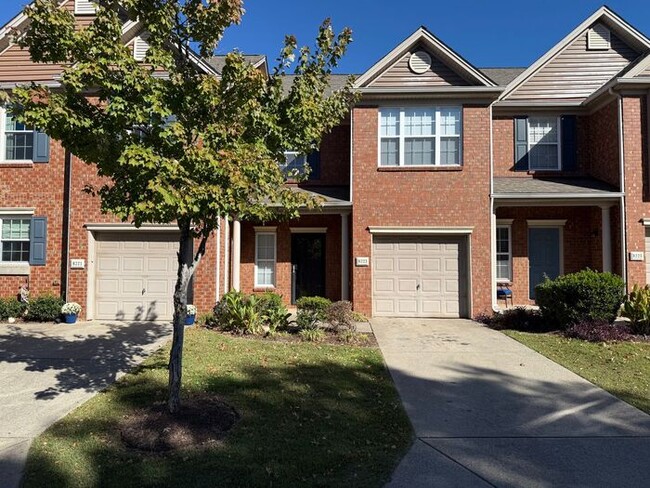 Building Photo - Brentwood - SPACIOUS 3 Bedroom Townhome in...