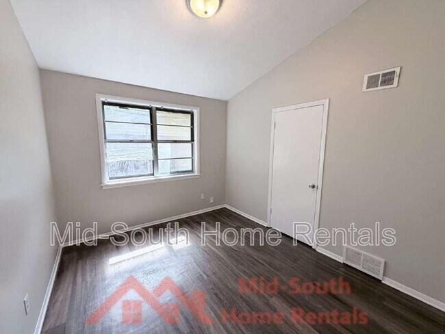 Building Photo - 2298 Dells Ave