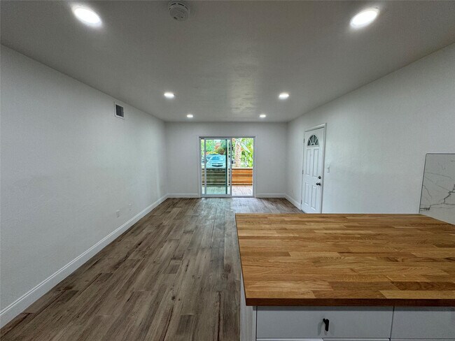 Building Photo - 2200 NE 173rd St