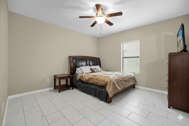 Building Photo - "Discover Spacious Elegance: 5-Bed, 3-Bath...