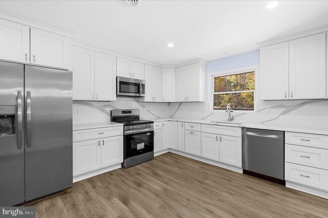 Building Photo - 7643 Paradise Beach Rd