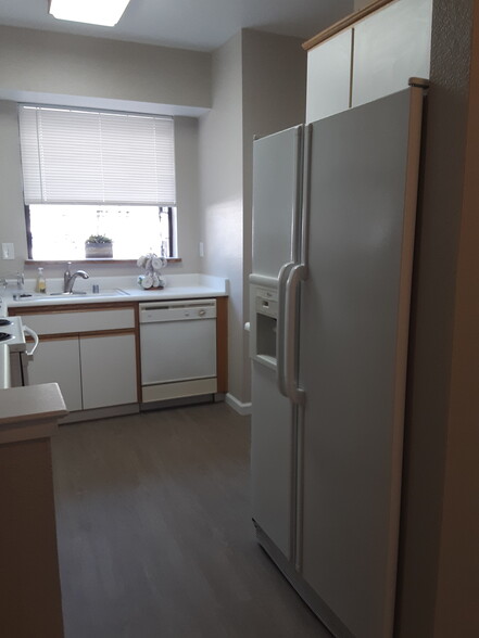 Kitchen looking to front of unit - 2598 Oak Rd