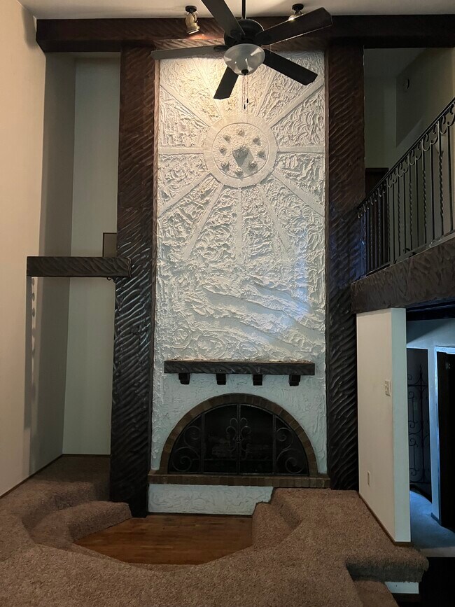 Building Photo - 15220 Marilyn Dr