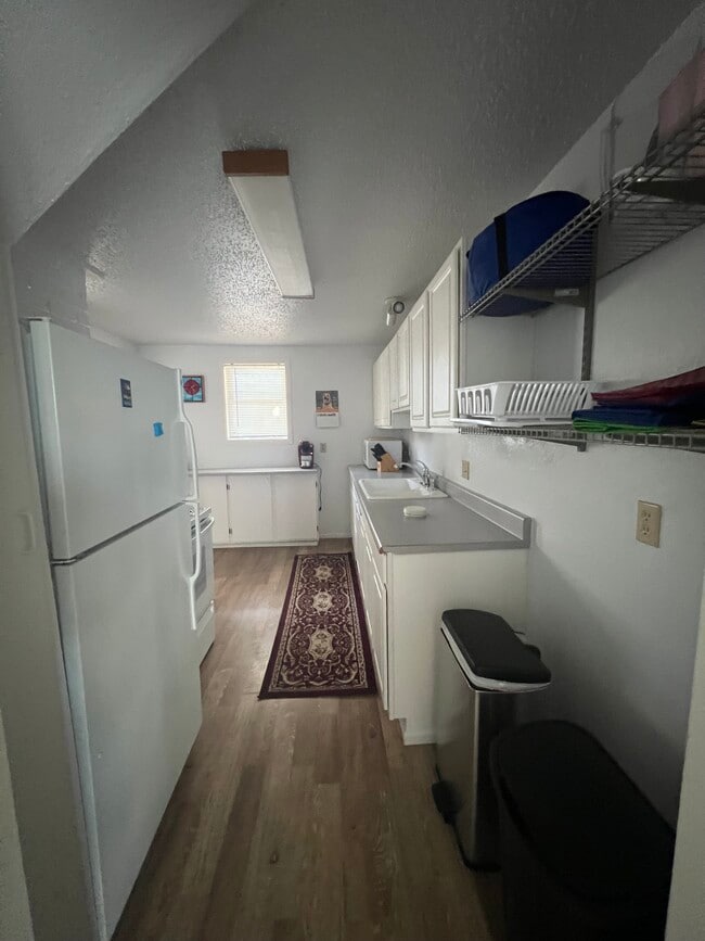 Building Photo - 3219 31st Ave W