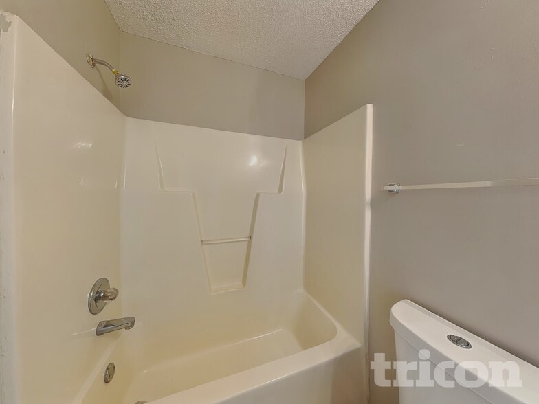 Building Photo - 713 Ilex Ct