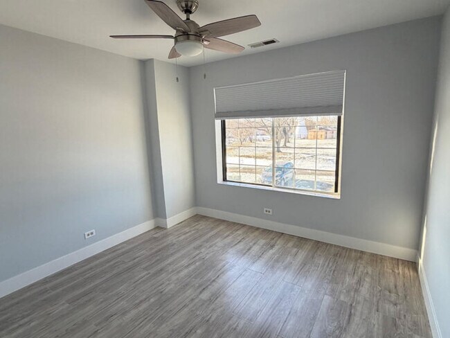 Building Photo - 6S018 Steeple Run Dr