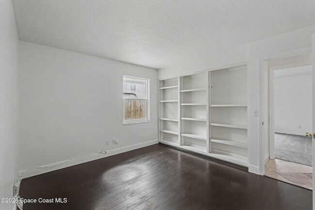 Building Photo - 115 11th Ave