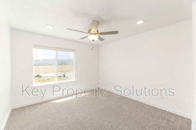 Building Photo - 4204 W Gooseneck Ct