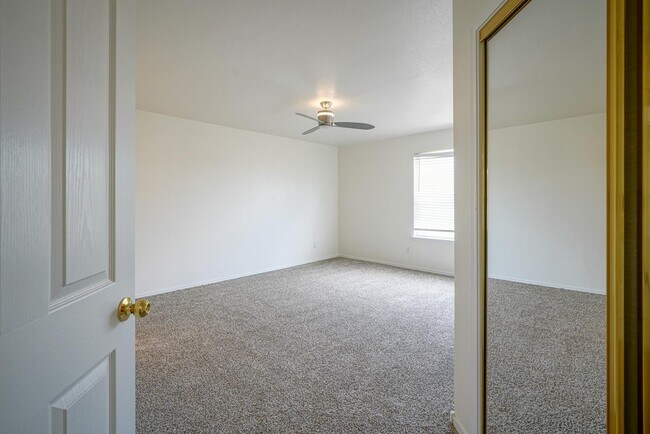 Building Photo - 10427 Crosscut Dr NW