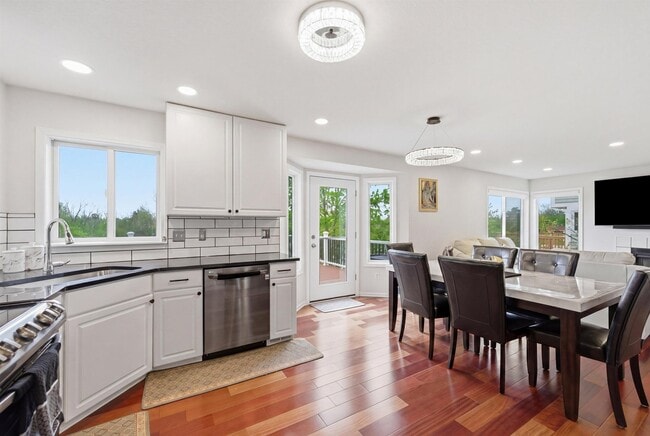 Building Photo - 2243 Sun Valley Dr
