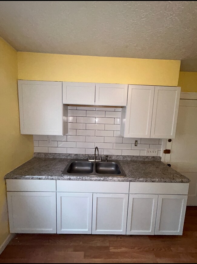 Building Photo - 3911 W 18th St