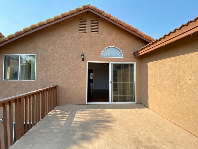 Building Photo - Santa Fe Hills 4 Bedroom Home