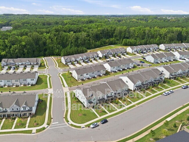 Building Photo - 460 Glen Clova Dr