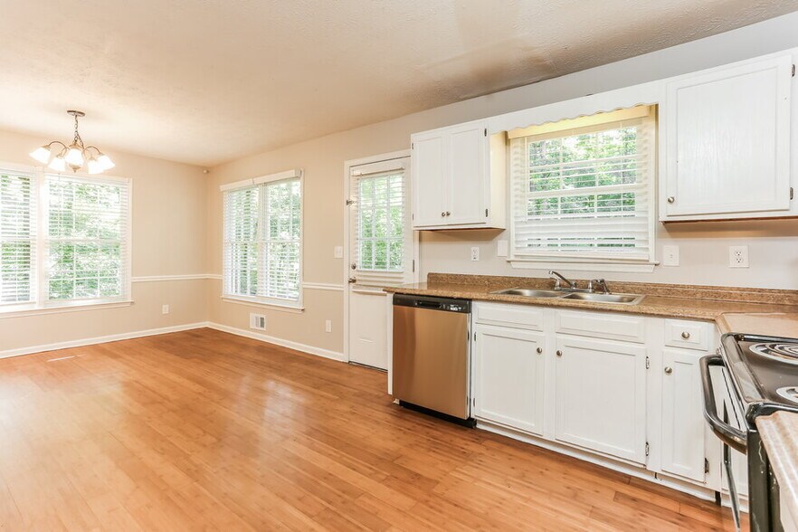 Building Photo - 2280 Whitebluff Way